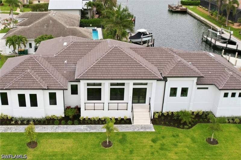 5 bedroom SingleFamilyResidence at 211 Landmark St, Marco Island, Marco Island — photo 2