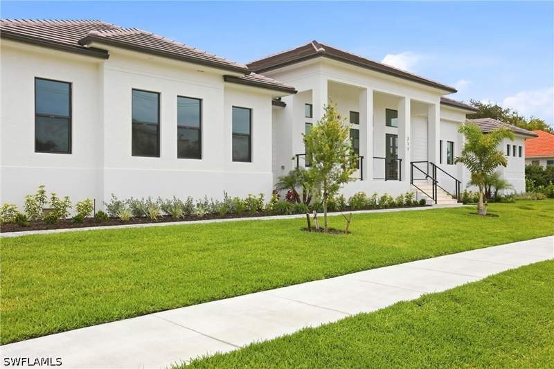 5 bedroom SingleFamilyResidence at 211 Landmark St, Marco Island, Marco Island — photo 3