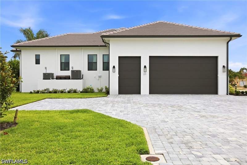 5 bedroom SingleFamilyResidence at 211 Landmark St, Marco Island, Marco Island — photo 4