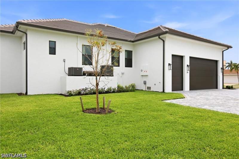 5 bedroom SingleFamilyResidence at 211 Landmark St, Marco Island, Marco Island — photo 5
