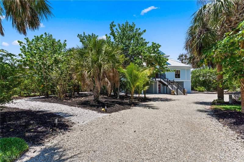 4 bedroom SingleFamilyResidence at 419 Lighthouse Way, Yachtsmans Cove, Sanibel — photo 2