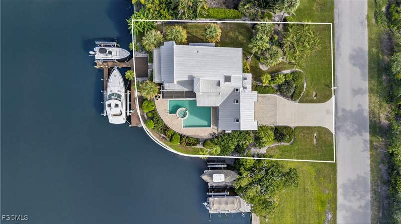 3 bedroom SingleFamilyResidence at 1290 Bay Dr, Sanibel Harbours, Sanibel — photo 2