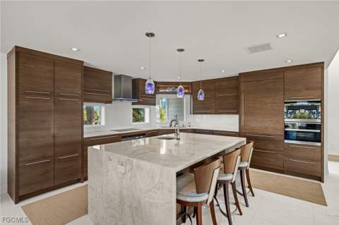 1290 Bay Dr, Sanibel FL - photo 8 of 44