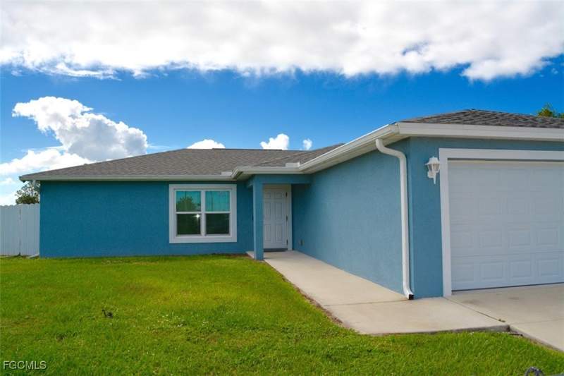 4 bedroom SingleFamilyResidence at 9006 Bamboo Cir, Port Labelle, Labelle — photo 2