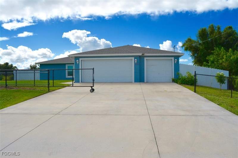 4 bedroom SingleFamilyResidence at 9006 Bamboo Cir, Port Labelle, Labelle — photo 4