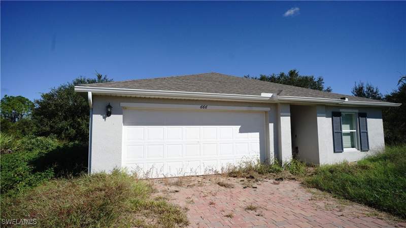 3 bedroom SingleFamilyResidence at 666 Vanola Ct, Lehigh Acres, Lehigh Acres — photo 2