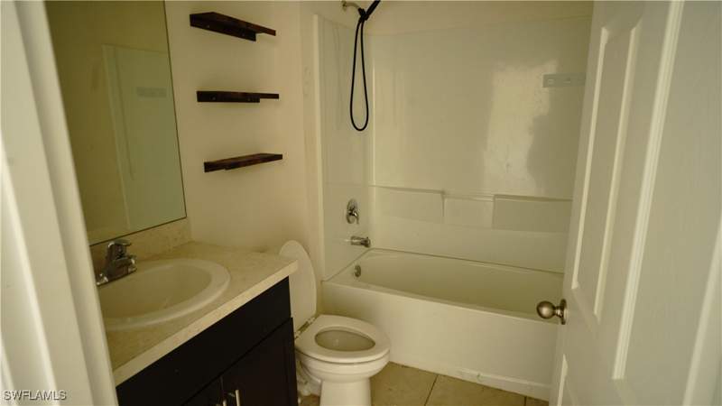 3 bedroom SingleFamilyResidence at 666 Vanola Ct, Lehigh Acres, Lehigh Acres — photo 4