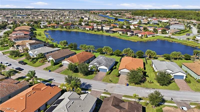 3 bedroom SingleFamilyResidence at 16083 Mistflower Dr, Hampton Lakes, Alva — photo 4