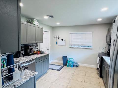 141 SW 48th Ter, Cape Coral FL - photo 15 of 39