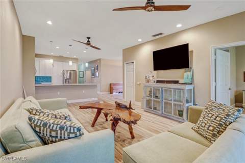 10037 Heather Ln 403, Naples FL - photo 6 of 24