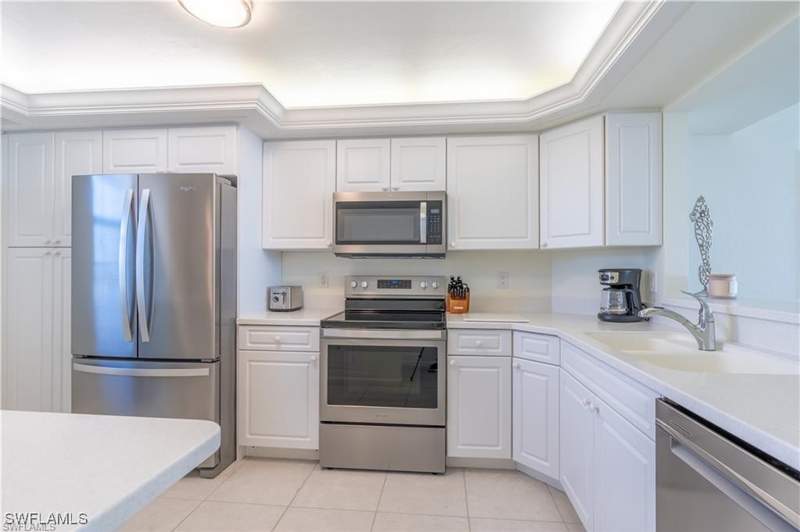 2 bedroom Condominium at 440 Seaview Ct 805, South Seas Club Condo, Marco Island — photo 4