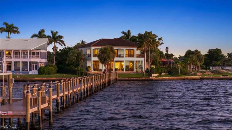 6 bedroom SingleFamilyResidence at 14994 Bonaire Cir, San Mateo, Fort Myers — photo 1