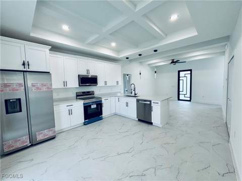 563 Oakshire Ln, Lehigh Acres FL - photo 12 of 35
