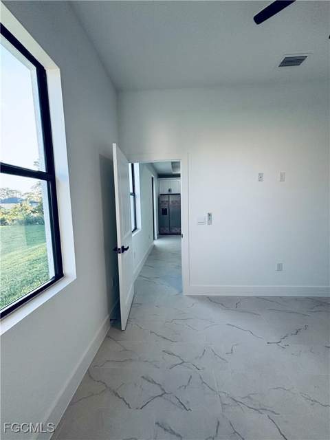 563 Oakshire Ln, Lehigh Acres FL - photo 19 of 35