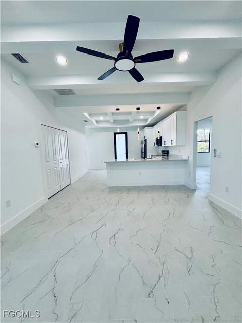 563 Oakshire Ln, Lehigh Acres FL - photo 8 of 35