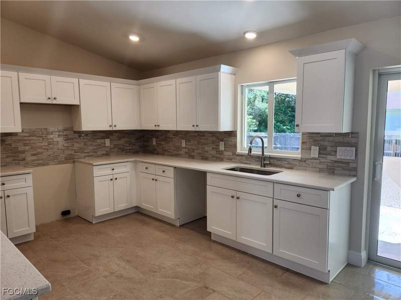 3 bedroom SingleFamilyResidence at 131 Grant Blvd, Lehigh Acres, Lehigh Acres — photo 3