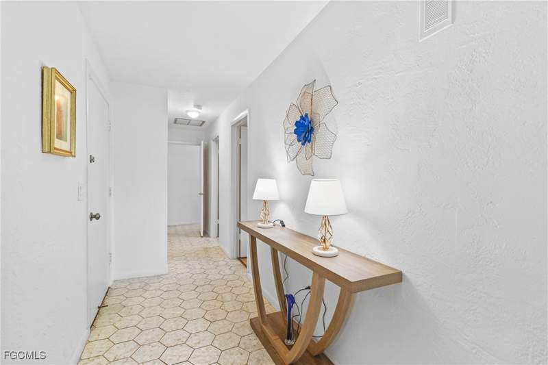 2 bedroom Attached at 5549 Boynton Ln, Whiskey Creek Village Green, Fort Myers — photo 2