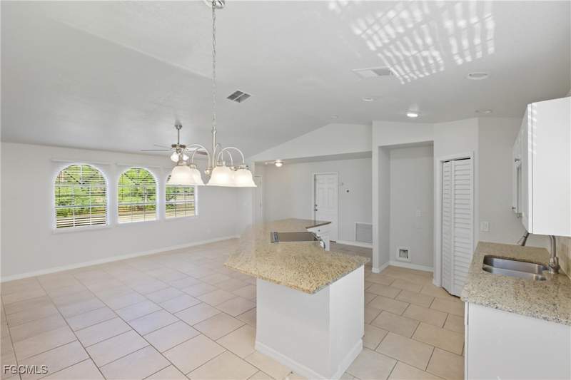 3 bedroom SingleFamilyResidence at 912 Lincoln Ave, Lehigh Acres, Lehigh Acres — photo 4