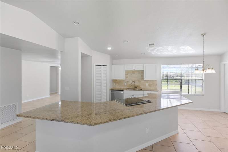 3 bedroom SingleFamilyResidence at 912 Lincoln Ave, Lehigh Acres, Lehigh Acres — photo 5