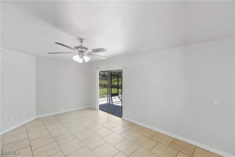912 Lincoln Ave, Lehigh Acres FL - photo 8 of 32
