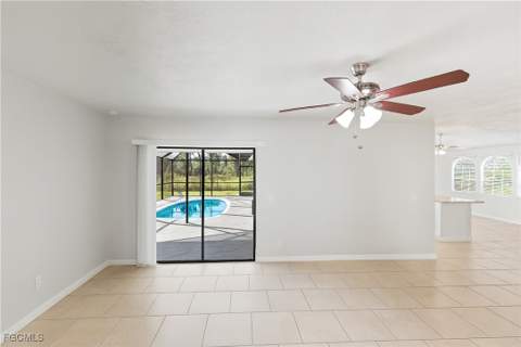 912 Lincoln Ave, Lehigh Acres FL - photo 9 of 32