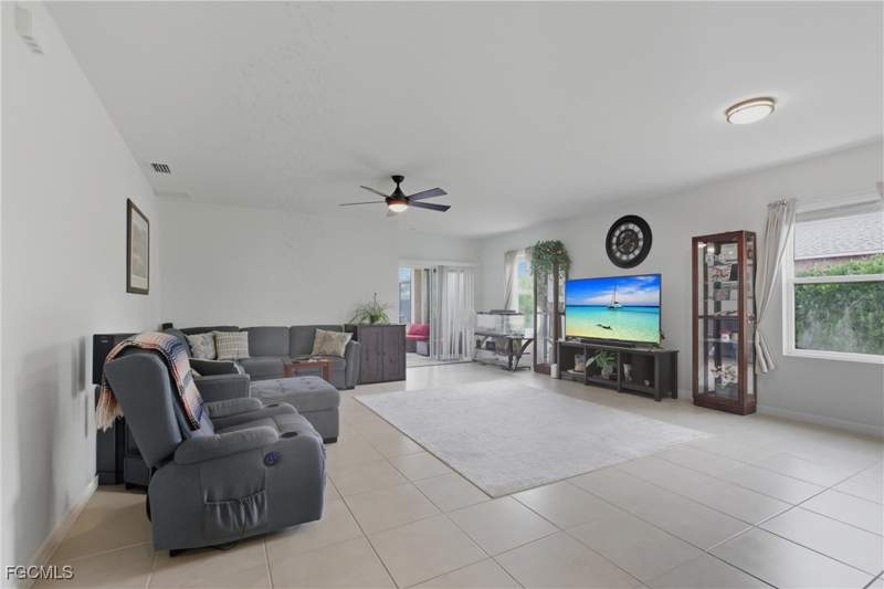 3 bedroom SingleFamilyResidence at 314 SE Van Loon Ter, Cape Coral, Cape Coral — photo 2