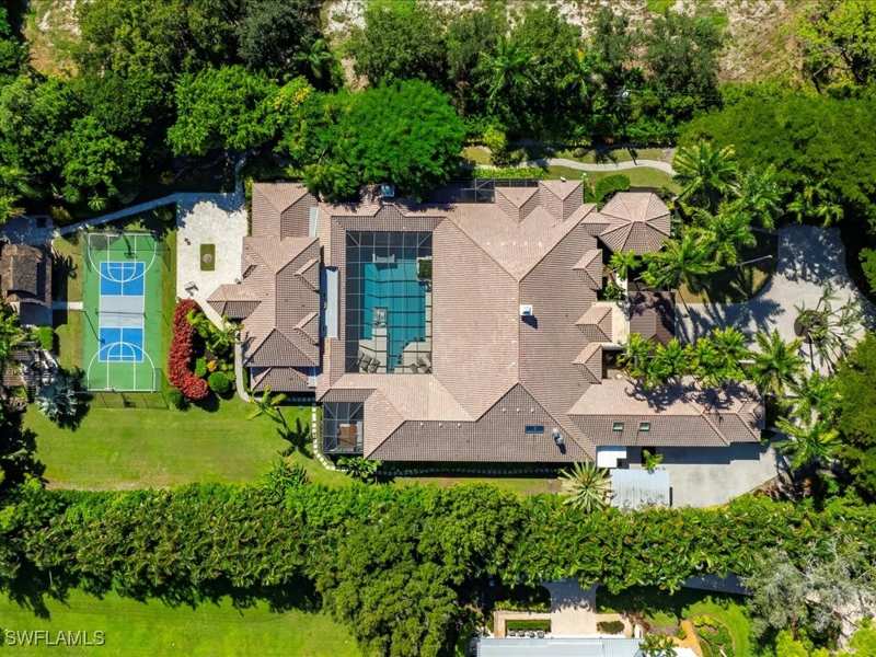 6 bedroom SingleFamilyResidence at 656 Hickory Rd, Pine Ridge, Naples — photo 1