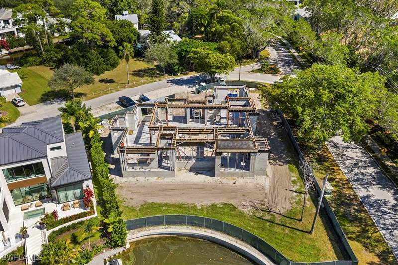 6 bedroom SingleFamilyResidence at 5037 Starfish Ave, Seagate, Naples — photo 2