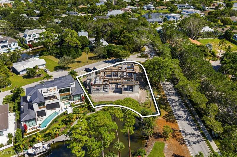 6 bedroom SingleFamilyResidence at 5037 Starfish Ave, Seagate, Naples — photo 3