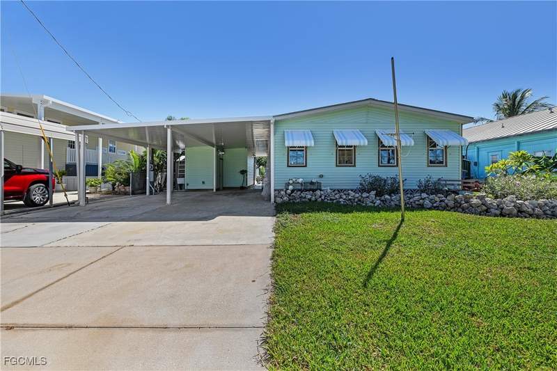 2 bedroom ManufacturedHome at 2592 York Rd, Gulfhaven, St James City — photo 2