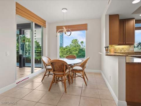 425 Cove Tower Dr 304, Naples FL - photo 10 of 34
