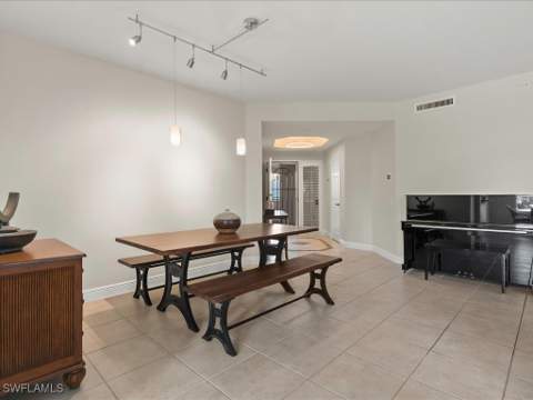 425 Cove Tower Dr 304, Naples FL - photo 13 of 34