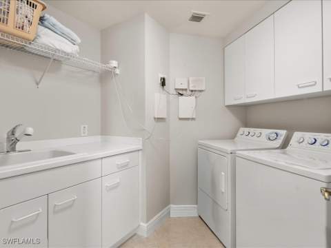 425 Cove Tower Dr 304, Naples FL - photo 24 of 34