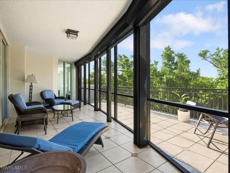 3 bedroom Condominium at 425 Cove Tower Dr 304, Caribe At Cove Towers, Naples — photo 3