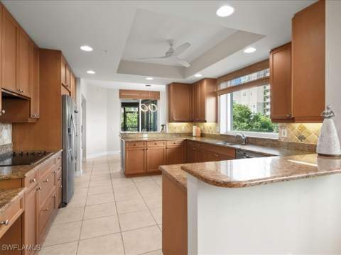 425 Cove Tower Dr 304, Naples FL - photo 7 of 34