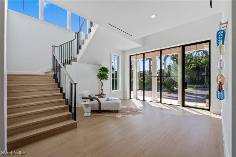 5 bedroom SingleFamilyResidence at 285 Central Ave, Olde Naples, Naples — photo 3