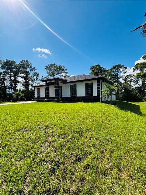 582 Eisenhower Blvd, Lehigh Acres FL - photo 7 of 35