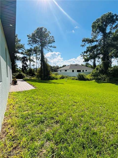 582 Eisenhower Blvd, Lehigh Acres FL - photo 8 of 35