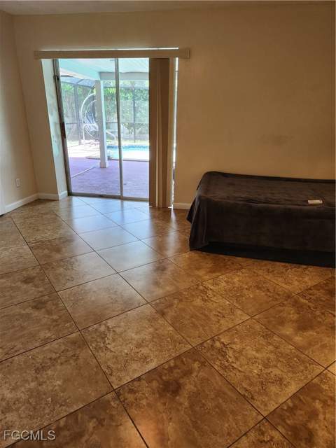 207 SE 47th Ter, Cape Coral FL - photo 12 of 27