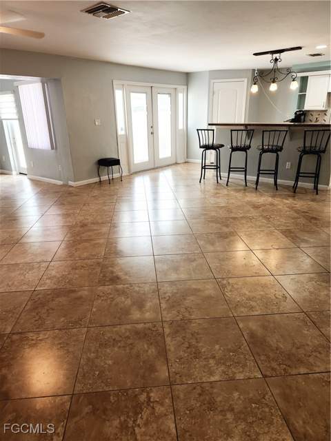 207 SE 47th Ter, Cape Coral FL - photo 6 of 27