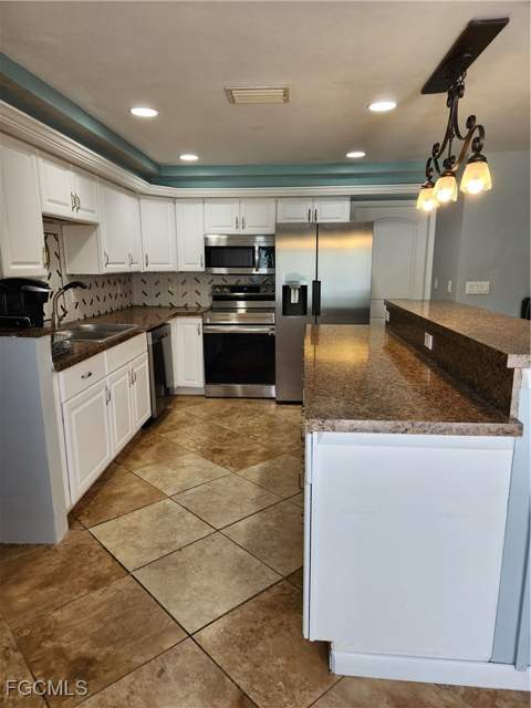 207 SE 47th Ter, Cape Coral FL - photo 8 of 27