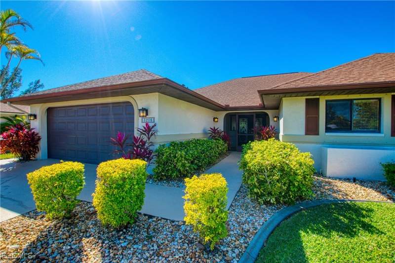 4 bedroom SingleFamilyResidence at 3208 SE 5th Ave, Cape Coral, Cape Coral — photo 3