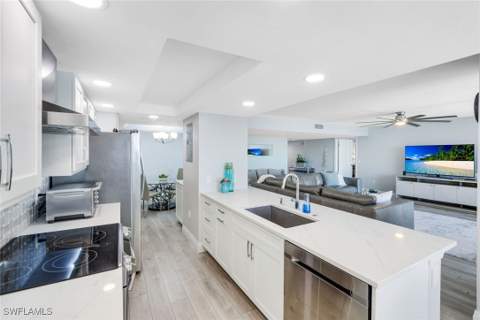 10951 Gulf Shore Dr 1202, Naples FL - photo 6 of 18