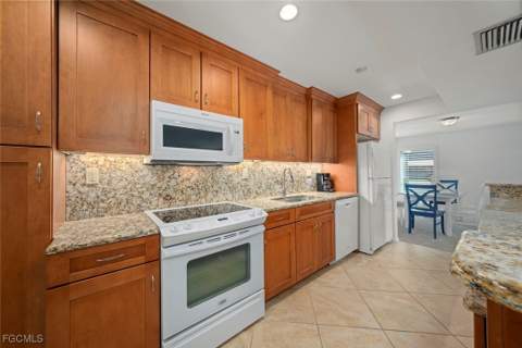 2721 W Gulf Dr 213, Sanibel FL - photo 11 of 49