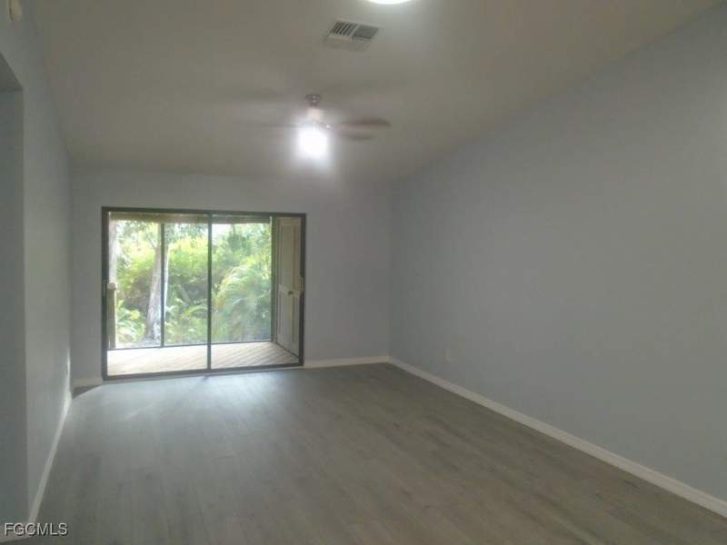 2 bedroom Attached at 17594 Osprey Inlet Ct, Island Park Village, Fort Myers — photo 4