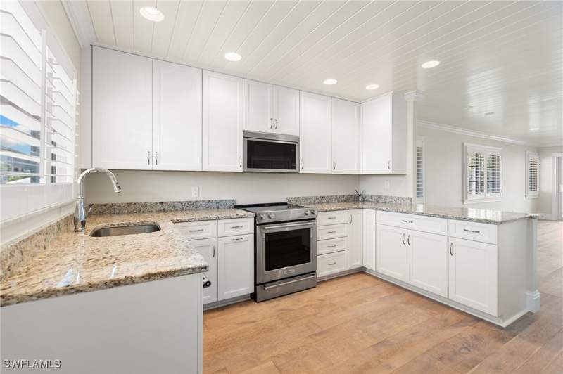 2 bedroom Condominium at 310 14th Ave S 310B, Aqualane Manor, Naples — photo 5