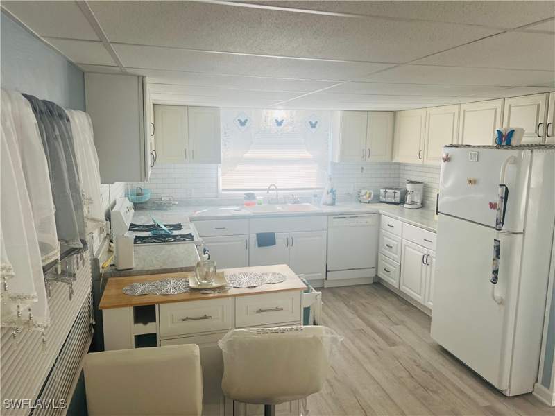 1 bedroom ManufacturedHome at 471 Palm Dr 310, Holiday Manor, Naples — photo 3