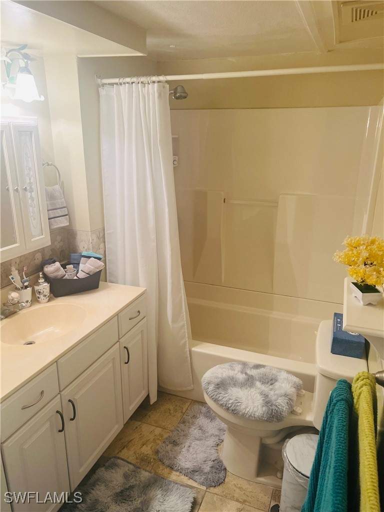 1 bedroom ManufacturedHome at 471 Palm Dr 310, Holiday Manor, Naples — photo 5
