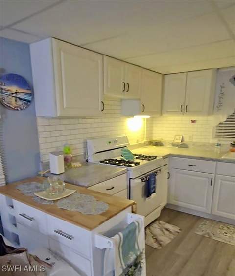 471 Palm Dr 310, Naples FL - photo 8 of 17