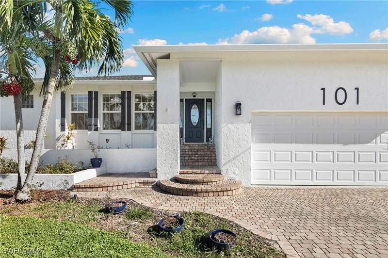 3 bedroom SingleFamilyResidence at 101 San Salvador St, Isles Of Capri, Naples — photo 2